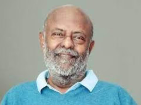 What does Shiv Nadar do, who donates Rs 55 lakh every day?
