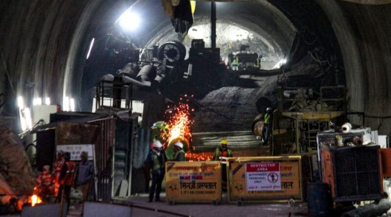 Uttarkashi Tunnel Rescue Live: Exercise continues all night using heavy equipment, rescue teams close to killing 41 people, next 40 hours crucial