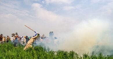 Prayers, smoke, anger and kites... know what happened at Shambhu Border?