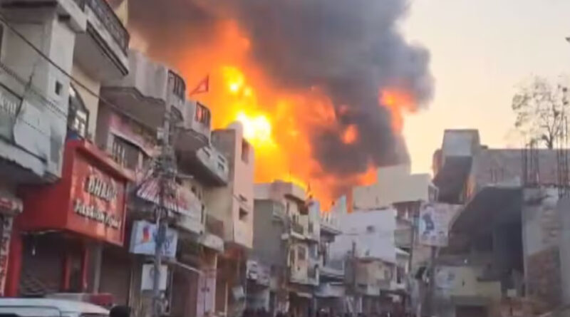Serious accident in Alipur, Delhi, fire in paint factory, 11 people burnt alive