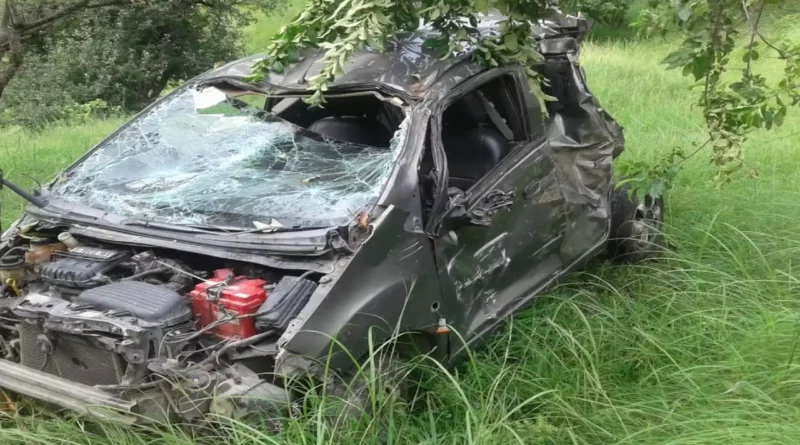 Horrific accident in Chakrata, car full of passengers fell into ditch, three people died, three injured