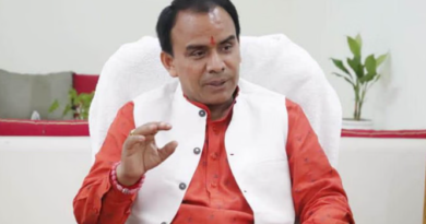 शिक्षा मंत्री के संबोधन के दौरान मंच तक पहुंच गए शिक्षक, व्यवधान डालने पर किया गया जवाब तलब