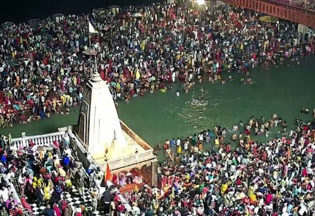 देव दीपावली पर हरकी पैड़ी जगमगाई, गंगा स्नान और दीपदान से गूँज उठा हरिद्वार