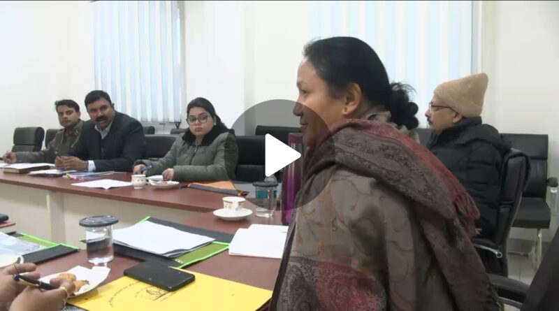 उत्तराखंड के सरकारी स्कूलों में इस बार कक्षा 3 और 6 के पाठ्यक्रमों में बदलाव किया जाएगा।