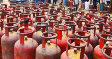 गैस की किल्लत: इंडेन गैस एजेंसी के लिए नई व्यवस्था, अब सिलिंडर के साथ ही पर्ची लेकर आएगी गाड़ी