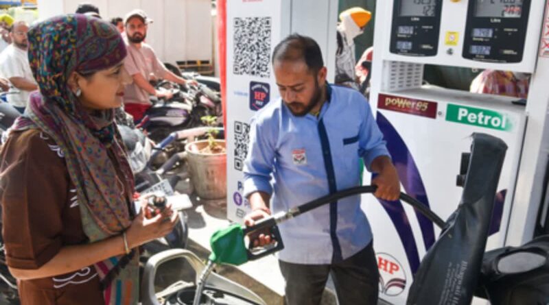 आज फिर लगा महंगाई का झटका, सप्ताह में दूसरी बार बढ़े पेट्रोल और डीजल के दाम