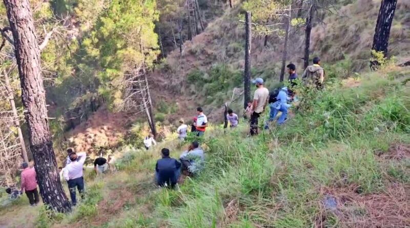 हिमाचल: 500 मीटर गहरी खाई में गिरी कार, एक ही परिवार के 6 लोगों समेत सात की मौत