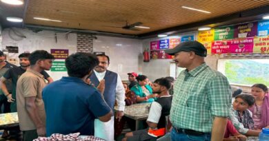 चंडी देवी मंदिर परिसर में गंदगी देख भड़के दर्जामंत्री, अधिकारियों को मुकदमा दर्ज कराने की दी चेतावनी