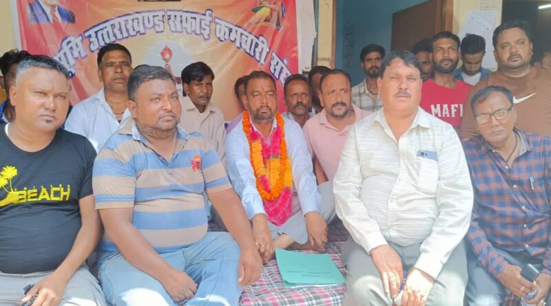 सात सूत्रीय मांगों पर अड़े सफाई कर्मचारी, आक्रोश रैली के बाद भूख हड़ताल किया शुरू