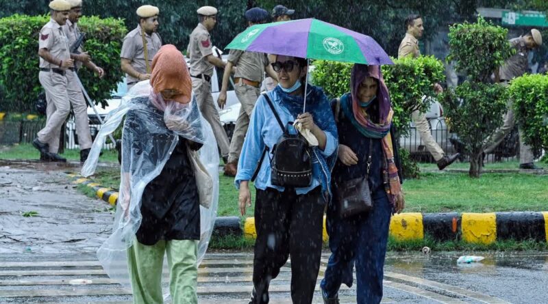 IMD का पुर्वानुमान: देश में मॉनसून सक्रिय, इन राज्यों भारी बारिश के आसार, जानें आज का मौसम