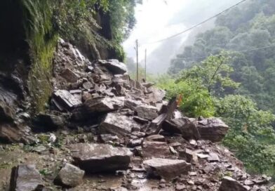 केदारनाथ यात्रा पर बारिश ने लगाया ब्रेक, पैदल मार्ग पर गिरा मलबा और बोल्डर, सभी यात्री सुरक्षित