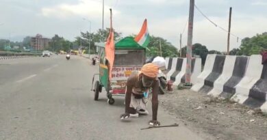 हरपाल का हठयोग! घुटनों के बल गंगाजल लेने हरिद्वार पहुंचा कांवड़िया, 2400 किमी चलकर पशुपतिनाथ में करेंगे जलाभिषेक