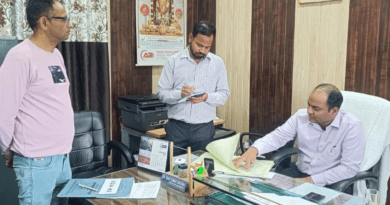 चंपावत DM का UPCL दफ्तर में छापा, एग्जीक्यूटिव इंजीनियर समेत 6 कर्मचारी गायब मिले, शिकायतकर्ता को लगाया फोन