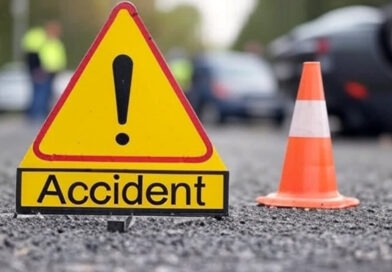 जेसीबी और बाइक की आमने-सामने से जबरदस्त भिड़ंत, बाइक सवार युवक की दर्दनाक मौत, दो घायल
