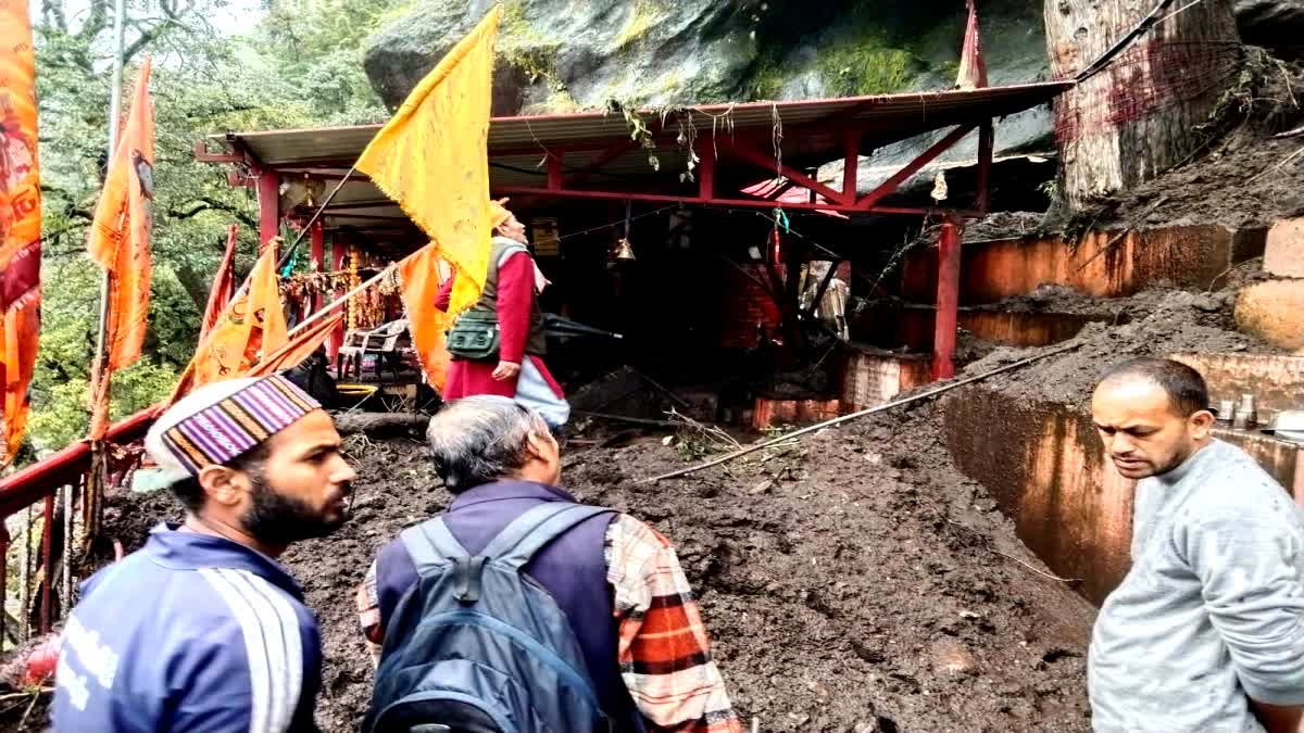 चमोली में भारी से कल्पेश्वर महादेव परिसर में घुसा मलबा, पौड़ी-देवप्रयाग मार्ग लगातार हो रहा बाधित