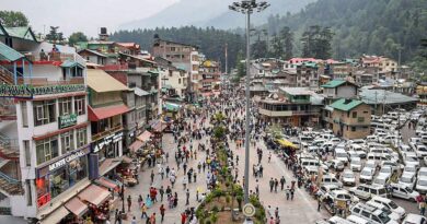 नैनीताल और मसूरी में सप्ताहांत से पहले पर्यटकों की बढ़ी आवाजाही, पर्यटन कारोबार में लौटी रौनक