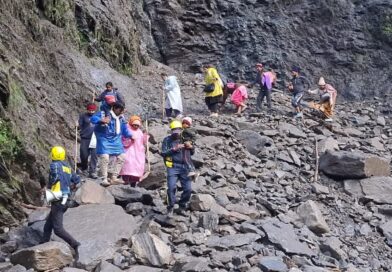 चीरबासा में खतरनाक बना केदारनाथ पैदल मार्ग, जवानों की निगरानी में सुरक्षित निकाले जा रहे यात्री
