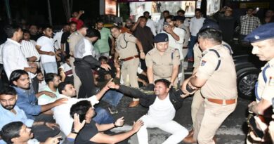 DAV छात्रसंघ चुनाव से पहले SSP कैंप कार्यालय पर हंगामा, बंटू के खिलाफ NBW पर भड़के NSUI-कांग्रेस कार्यकर्ता