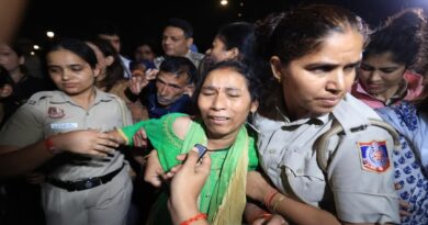 अंकिता भंडारी के माता-पिता को पुलिस ने हिरासत में लिया, इंडिया गेट पर दे रहे थे धरना
