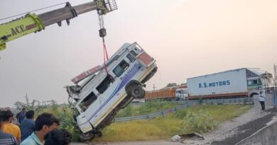 दिल्ली-मुंबई एक्सप्रेसवे पर हादसा, पुलिया से नीचे गिरी ट्रैवलर, 8 की मौत, सभी MP से जा रहे थे खाटू श्याम