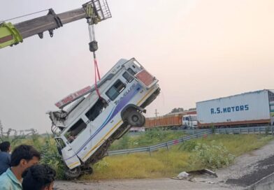 दिल्ली-मुंबई एक्सप्रेसवे पर हादसा, पुलिया से नीचे गिरी ट्रैवलर, 8 की मौत, सभी MP से जा रहे थे खाटू श्याम