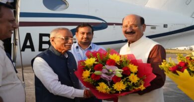 राज्यपाल डॉ. ढाल सिंह बिसेन ने ली शपथ, मुख्य न्यायाधीश ने दिलाई ओथ