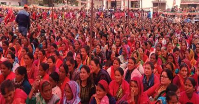 सोमेश्वर में सियासी गर्माहट, एक तरफ मंत्री रेखा आर्या का अभिनंदन, दूसरी तरफ कांग्रेस ने दिखाए काले झंडे