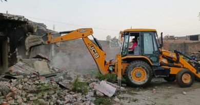 अतिक्रमण पर बुलडोजर एक्शन, 82 परिवारों के मकानों पर चली ध्वस्तीकरण की कार्रवाई, भारी पुलिस बल तैनात